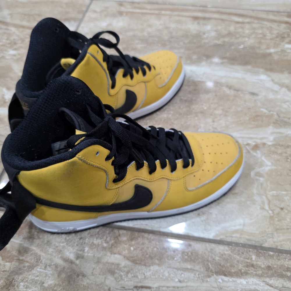 Nike Black and Yellow Athletic High-Tops